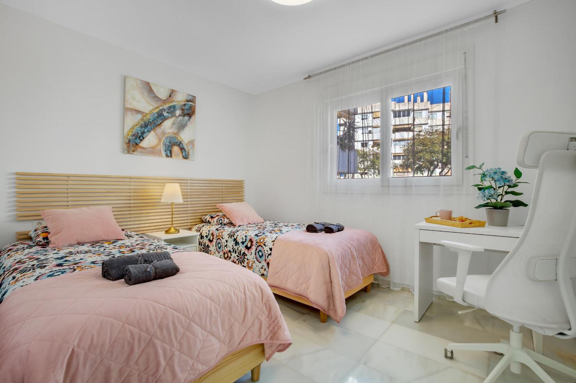 The Charming Oasis! 2 Bedrooms - By Hellodomik