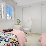The Charming Oasis! 2 Bedrooms - By Hellodomik