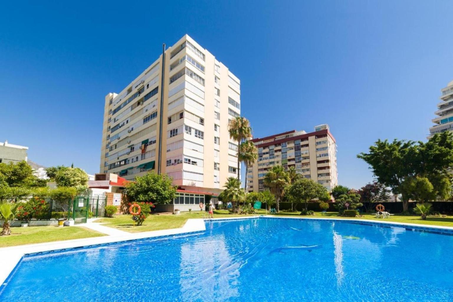 The Charming Oasis! 2 Bedrooms - By Hellodomik *