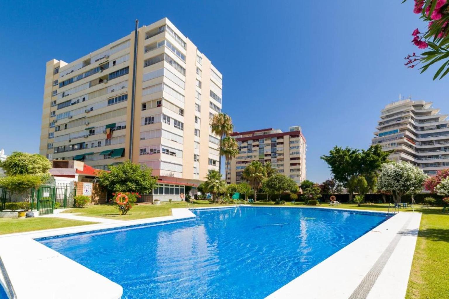 Apartment The Charming Oasis! 2 Bedrooms - By Hellodomik *
