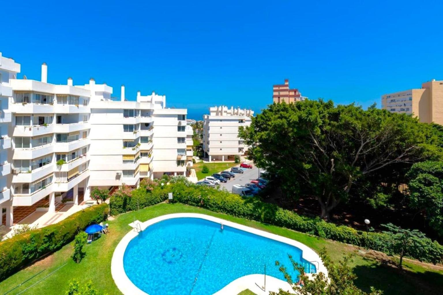 The Charming Oasis! 2 Bedrooms - By Hellodomik Apartment