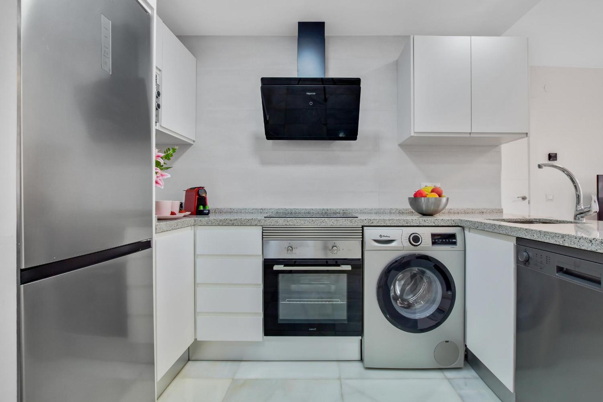 The Charming Oasis! 2 Bedrooms - By Hellodomik