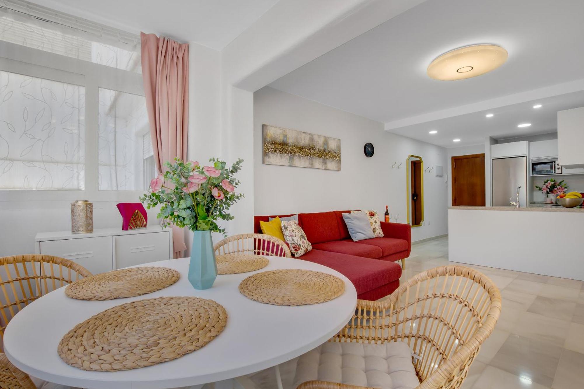 Apartment The Charming Oasis! 2 Bedrooms - By Hellodomik *