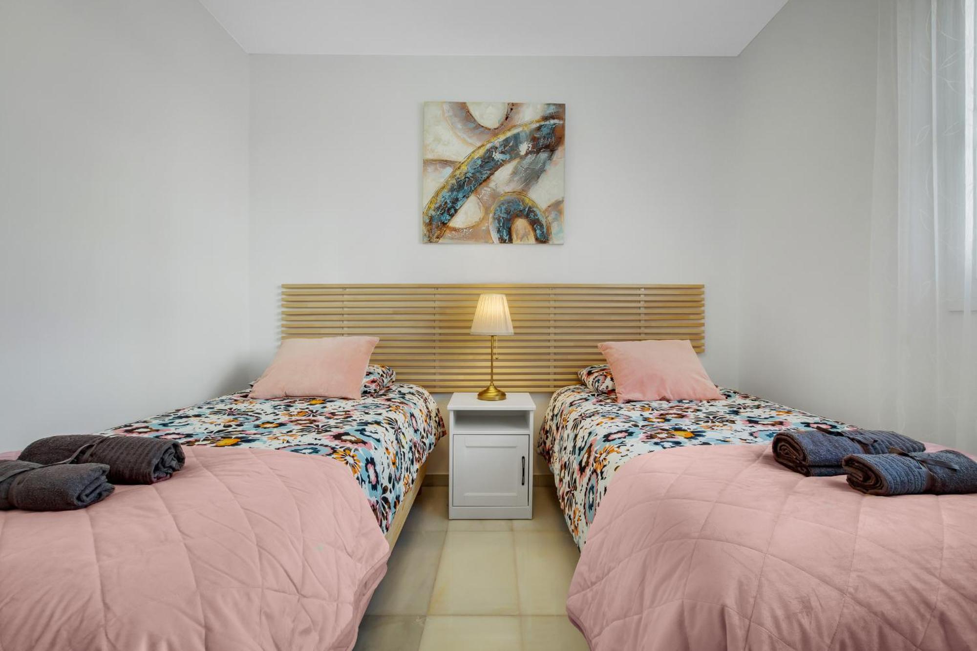 The Charming Oasis! 2 Bedrooms - By Hellodomik * Benalmadena