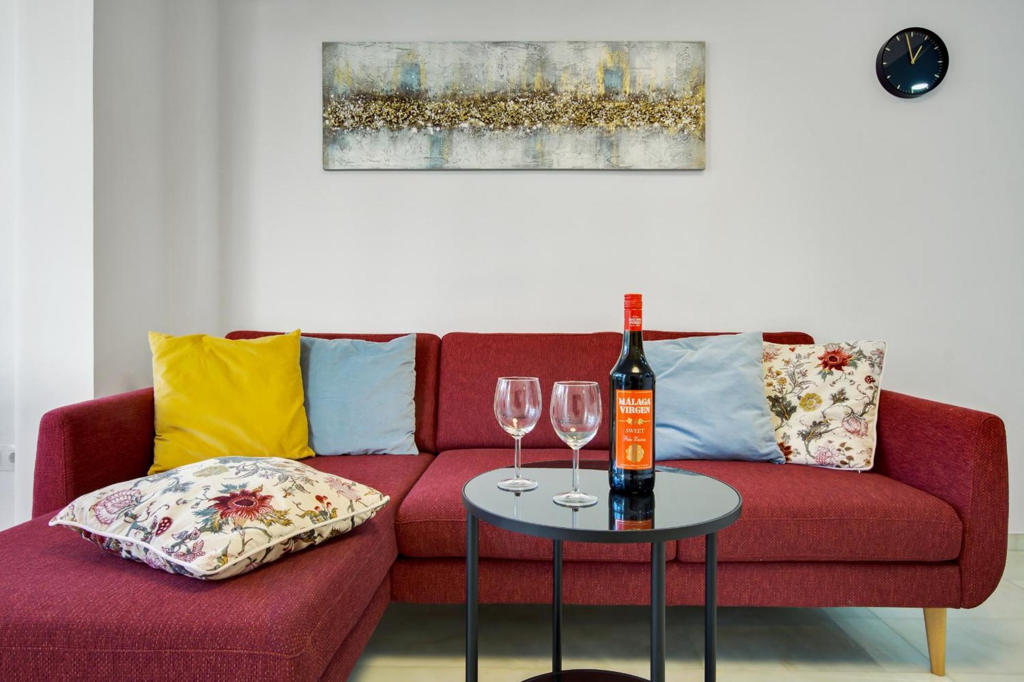 The Charming Oasis! 2 Bedrooms - By Hellodomik Benalmadena