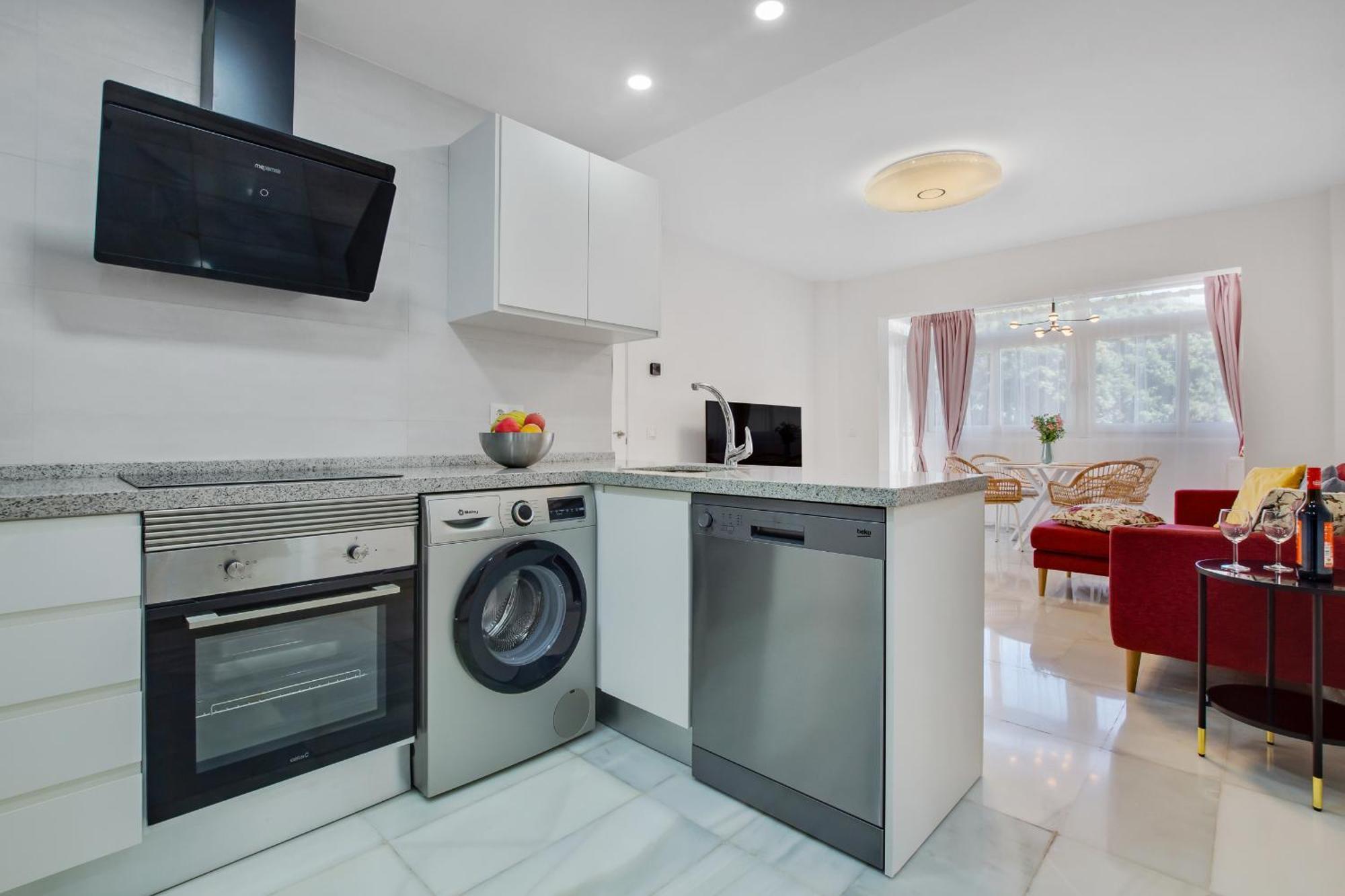 The Charming Oasis! 2 Bedrooms - By Hellodomik Apartment *